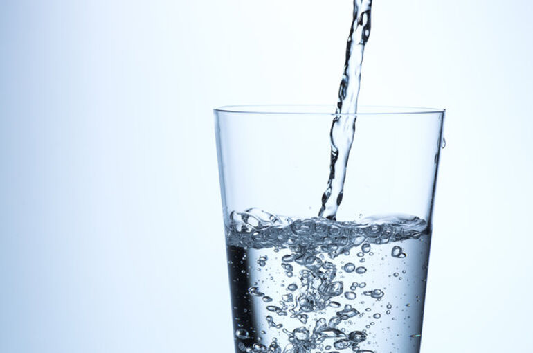 水